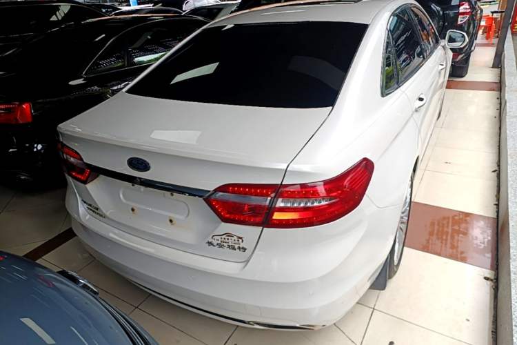 Used Ford Taurus 2015 EcoBoost 245 Ultimate Model Rear Right 45 Deg