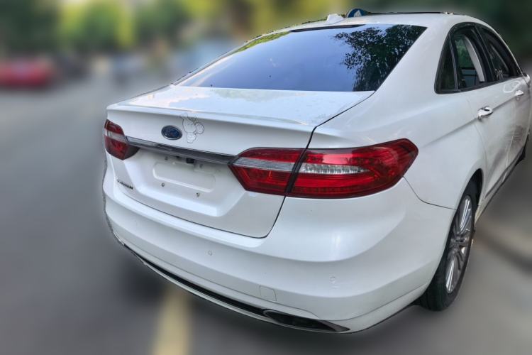 Used Ford Taurus 2015 EcoBoost 245 Luxury Model Rear Right 45 Deg
