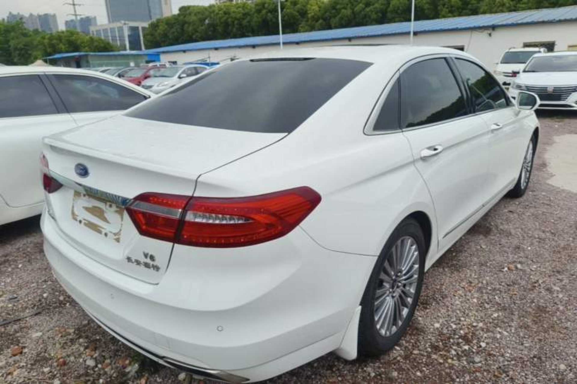 Used Ford Taurus 2015 EcoBoost 245 Luxury Model Rear Right 45 Deg