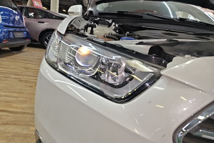 Used Ford Taurus 2015 EcoBoost 245 Fashion Edition Right Front Headlight