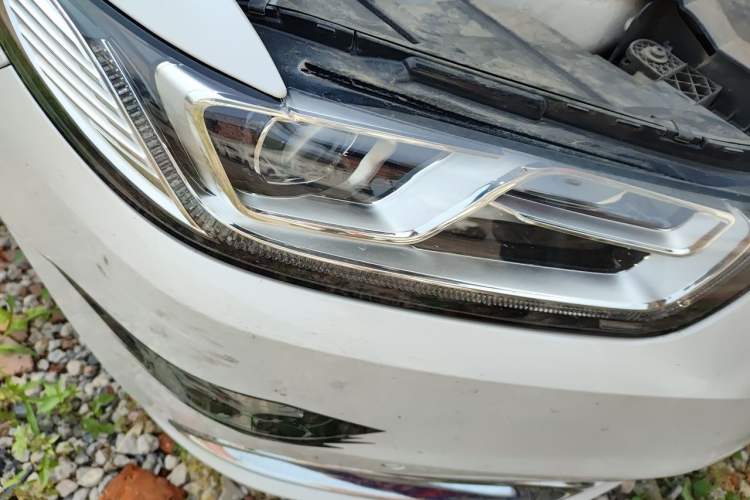 Used Ford Taurus 2015 EcoBoost 245 Luxury Model Right Front Headlight