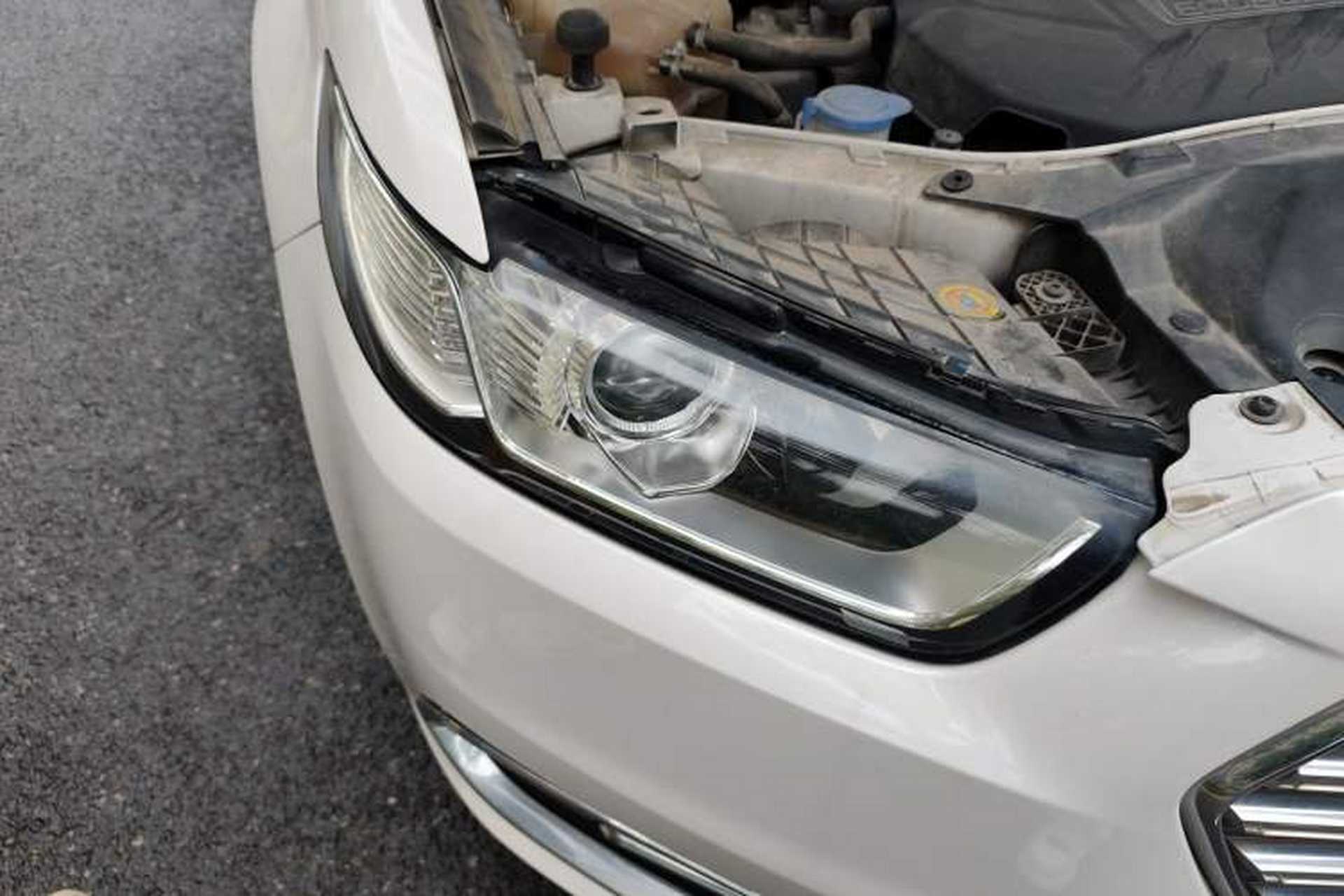 Used Ford Taurus 2015 EcoBoost 245 Fashion Edition Right Front Headlight