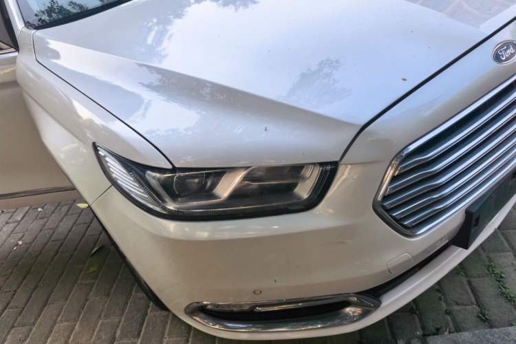 Used Ford Taurus 2015 EcoBoost 245 Luxury Model Right Front Headlight
