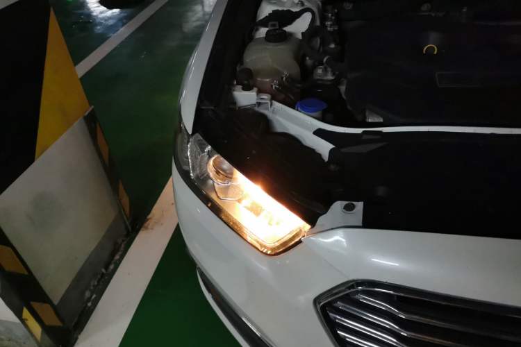 Used Ford Taurus 2015 EcoBoost 245 Fashion Edition Right Front Headlight