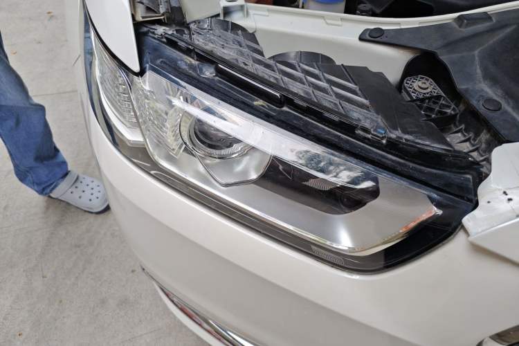 Used Ford Taurus 2015 EcoBoost 245 Fashion Edition Right Front Headlight