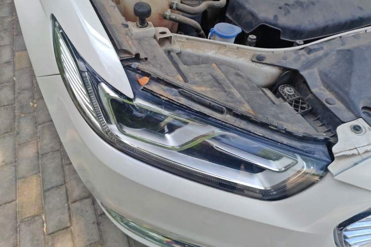 Used Ford Taurus 2015 EcoBoost 245 Luxury Model Right Front Headlight
