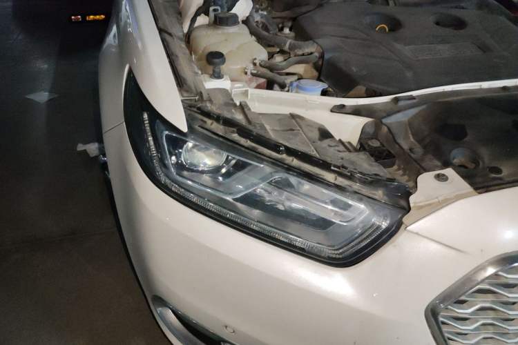 Used Ford Taurus 2015 EcoBoost 245 Fashion Edition Right Front Headlight