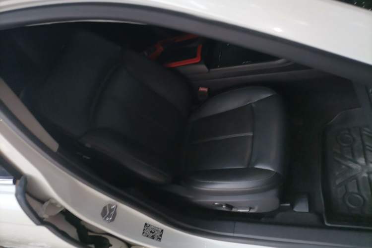 Used Ford Taurus 2015 EcoBoost 245 Fashion Edition Right Front Seat