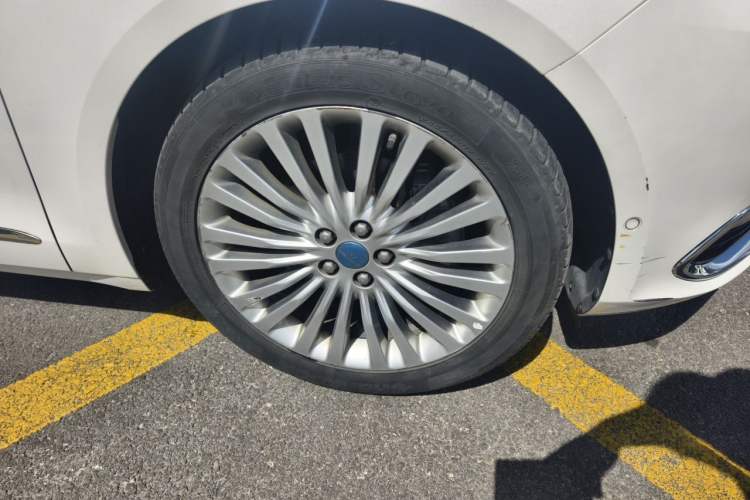 Used Ford Taurus 2015 EcoBoost 245 Ultimate Model Right Front Wheel Hub