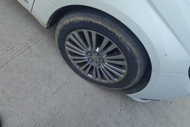 Used Ford Taurus 2015 EcoBoost 245 Luxury Model Right Front Wheel Hub