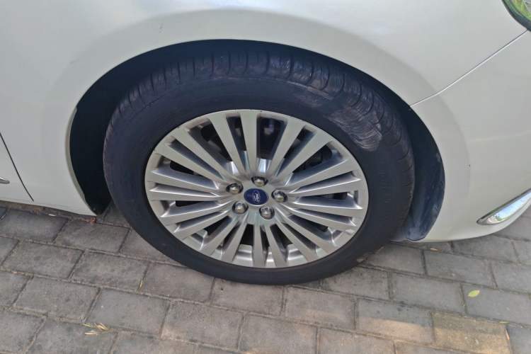 Used Ford Taurus 2015 EcoBoost 245 Luxury Model Right Front Wheel Hub