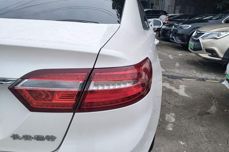 Used Ford Taurus 2015 EcoBoost 245 Luxury Model Right Rear Taillight