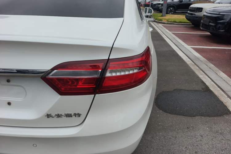 Used Ford Taurus 2015 EcoBoost 245 Luxury Model Right Rear Taillight