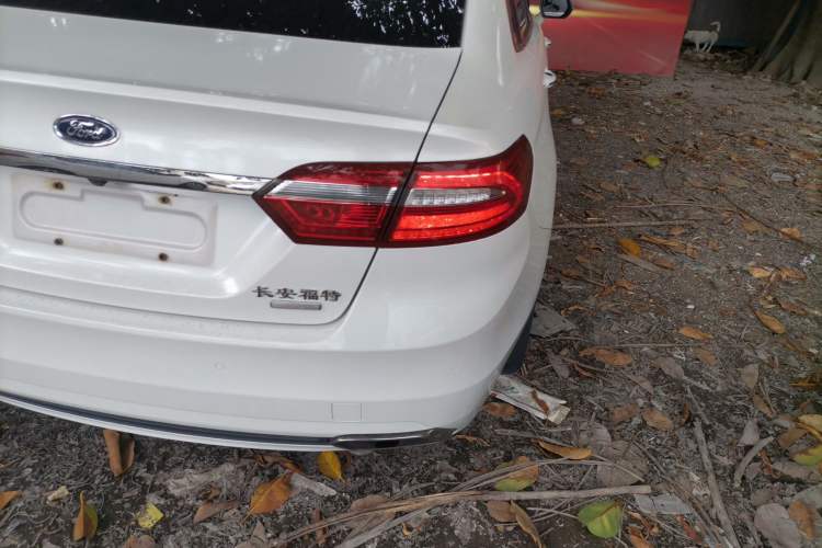 Used Ford Taurus 2015 EcoBoost 245 Fashion Edition Right Rear Taillight