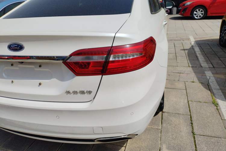 Used Ford Taurus 2015 EcoBoost 245 Fashion Edition Right Rear Taillight