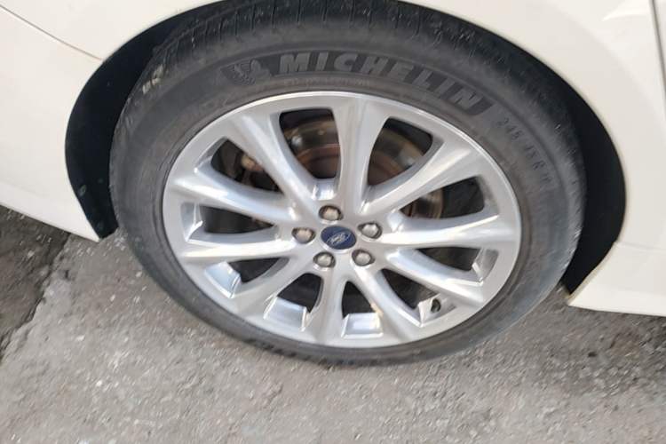 Used Ford Taurus 2015 EcoBoost 325 V6 Flagship Model Right Rear Wheel Hub