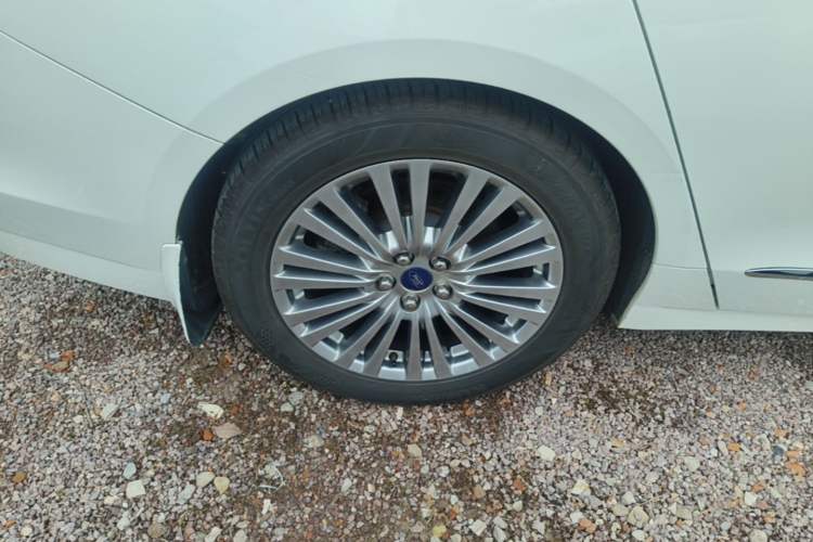 Used Ford Taurus 2015 EcoBoost 245 Luxury Model Right Rear Wheel Hub