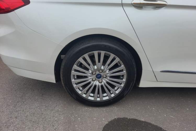 Used Ford Taurus 2015 EcoBoost 245 Luxury Model Right Rear Wheel Hub