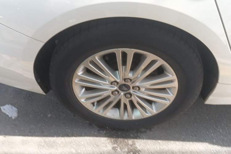 Used Ford Taurus 2015 EcoBoost 245 Fashion Edition Right Rear Wheel Hub