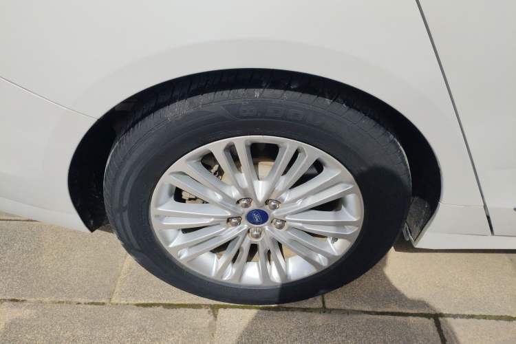 Used Ford Taurus 2015 EcoBoost 245 Fashion Edition Right Rear Wheel Hub