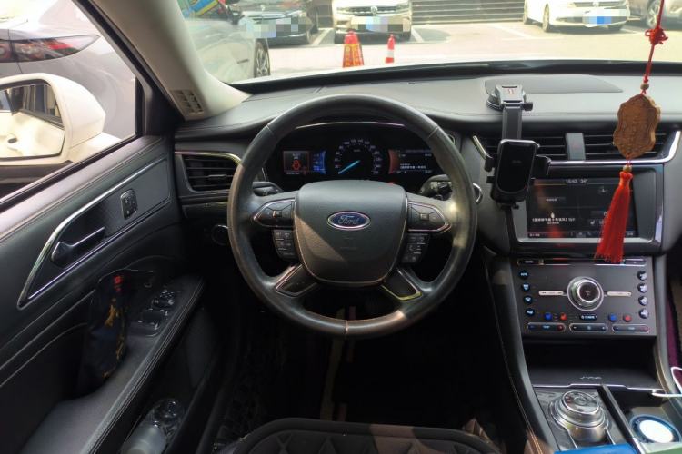 Used Ford Taurus 2015 EcoBoost 245 Luxury Model Steering Wheel