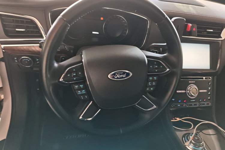 Used Ford Taurus 2015 EcoBoost 325 V6 Flagship Model Steering Wheel