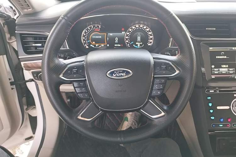 Used Ford Taurus 2015 EcoBoost 325 V6 Flagship Model Steering Wheel