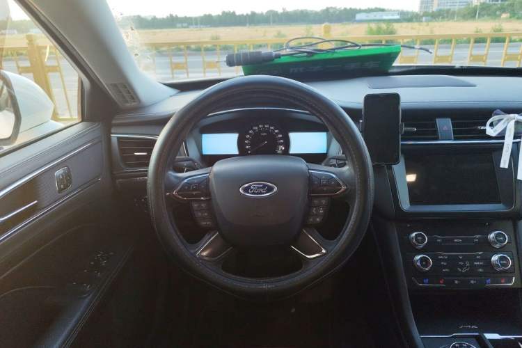 Used Ford Taurus 2015 EcoBoost 245 Fashion Edition Steering Wheel