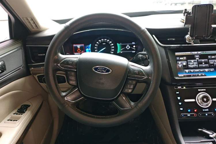 Used Ford Taurus 2015 EcoBoost 245 Luxury Model Steering Wheel