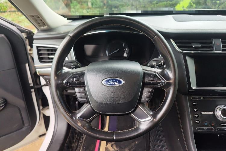 Used Ford Taurus 2015 EcoBoost 245 Luxury Model Steering Wheel