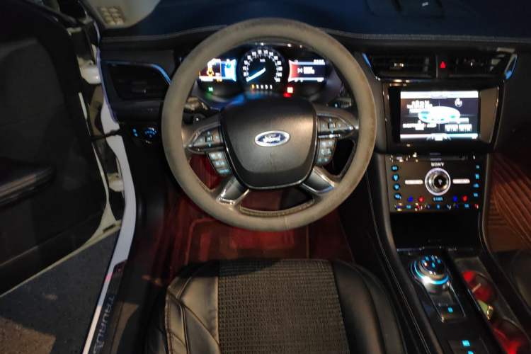 Used Ford Taurus 2015 EcoBoost 245 Luxury Model Steering Wheel