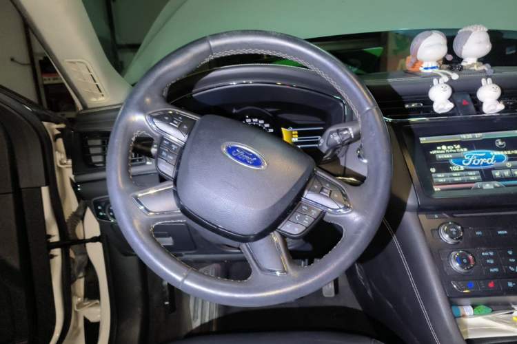 Used Ford Taurus 2015 EcoBoost 245 Fashion Edition Steering Wheel