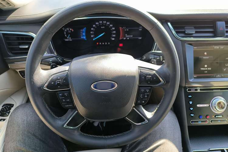 Used Ford Taurus 2015 EcoBoost 245 Luxury Model Steering Wheel