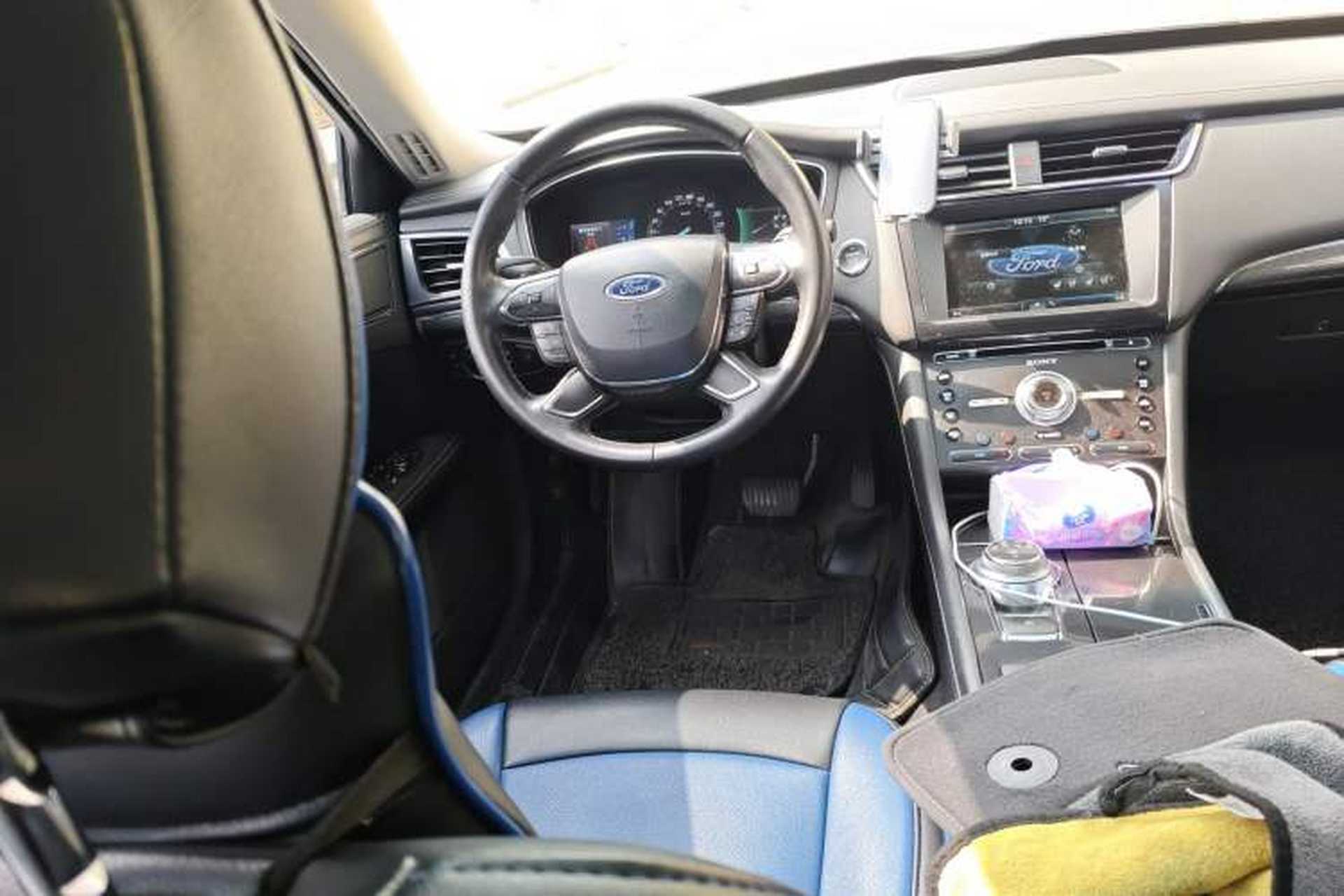 Used Ford Taurus 2015 EcoBoost 245 Luxury Model Steering Wheel