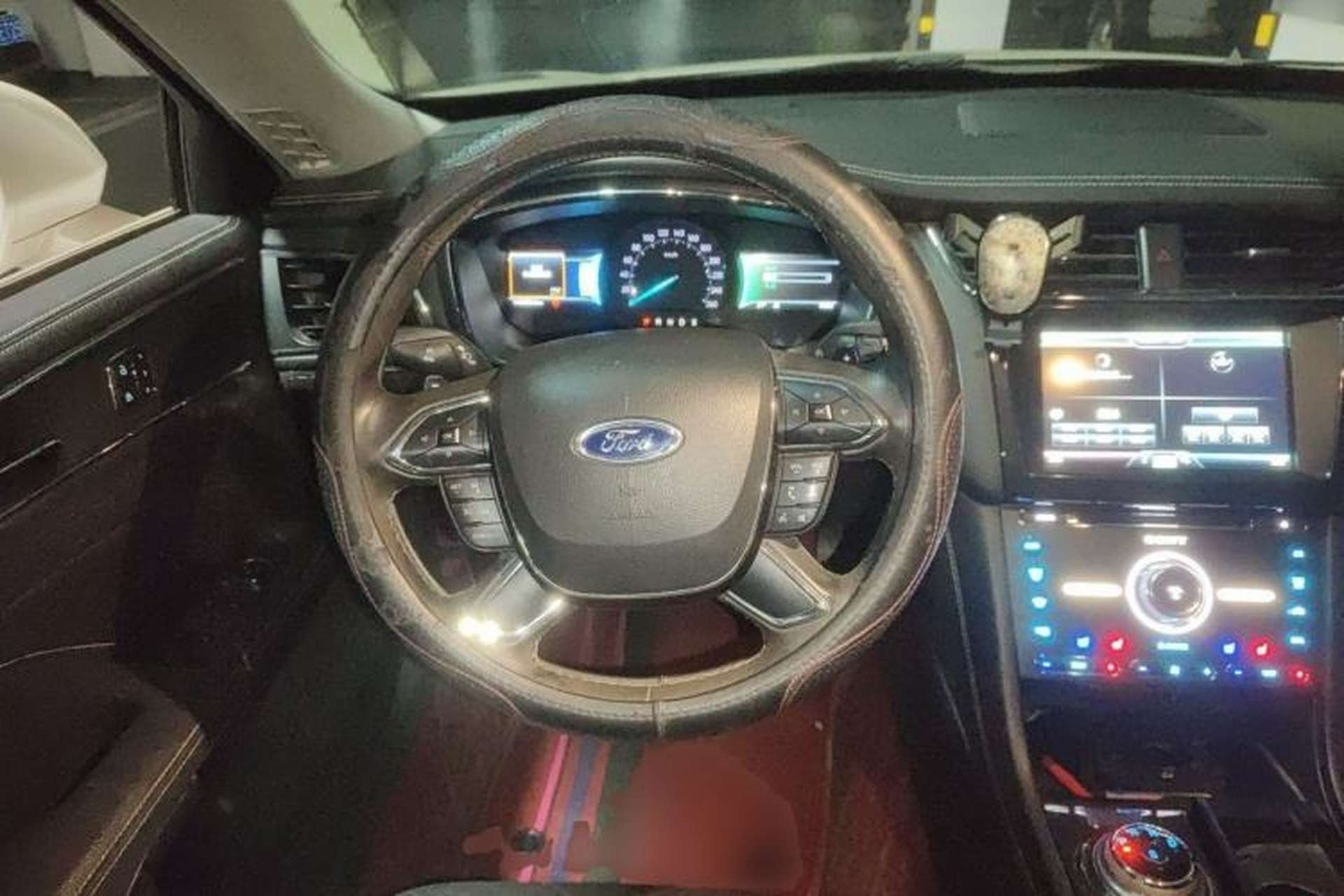 Used Ford Taurus 2015 EcoBoost 245 Luxury Model Steering Wheel