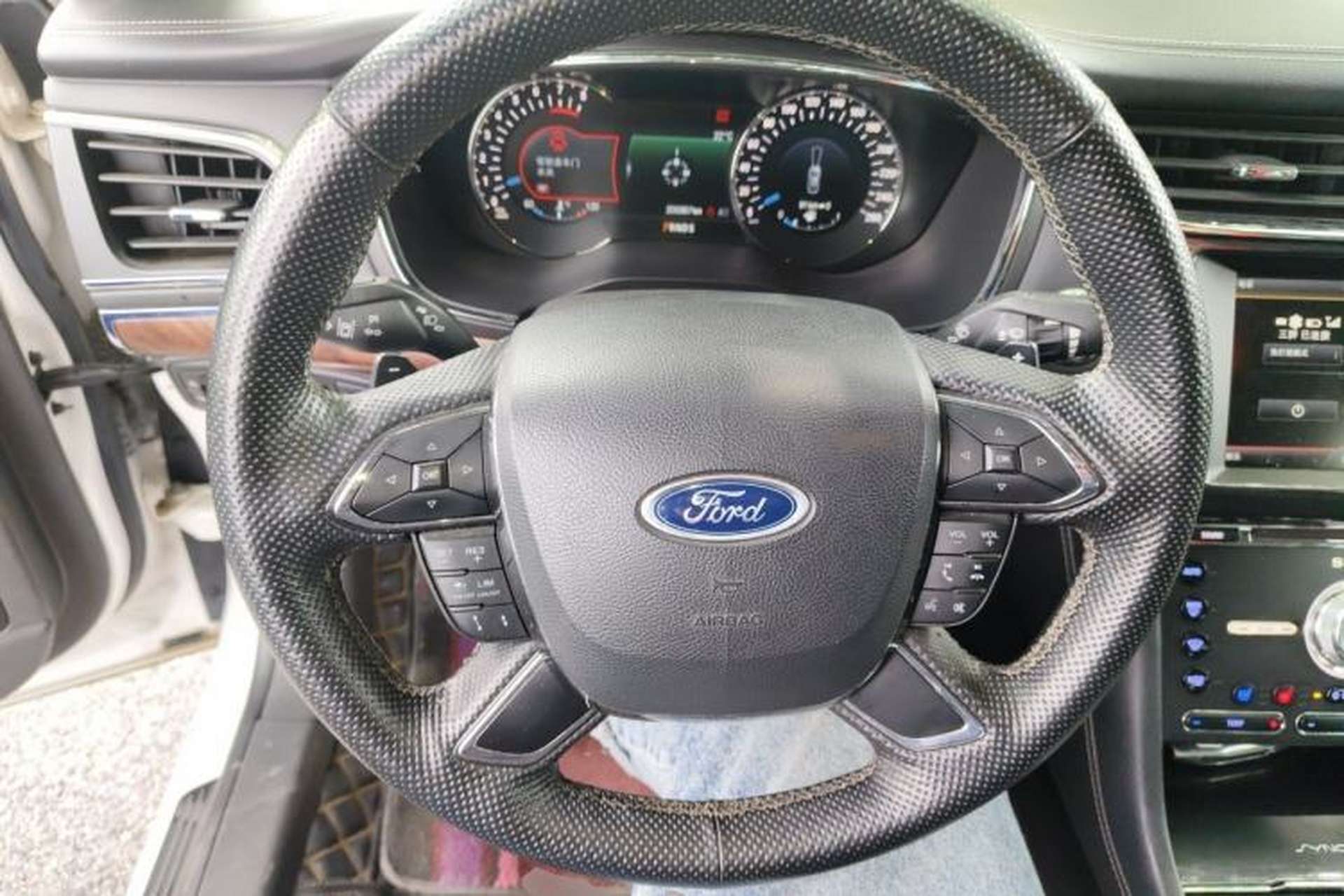 Used Ford Taurus 2015 EcoBoost 325 V6 Flagship Model Steering Wheel