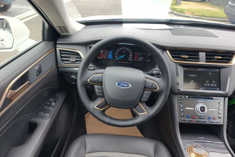 Used Ford Taurus 2015 EcoBoost 245 Luxury Model Steering Wheel