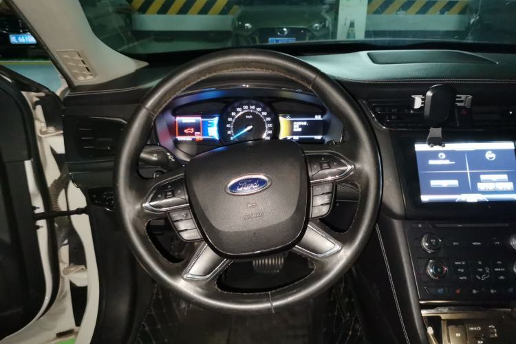 Used Ford Taurus 2015 EcoBoost 245 Fashion Edition Steering Wheel