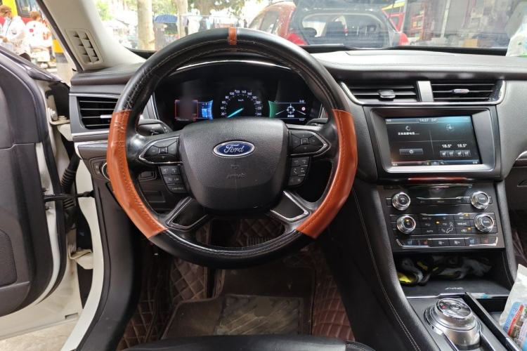 Used Ford Taurus 2015 EcoBoost 245 Fashion Edition Steering Wheel