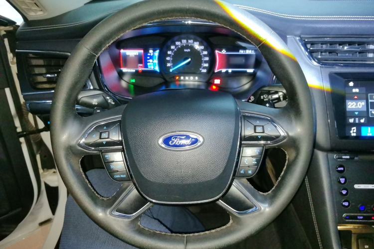 Used Ford Taurus 2015 EcoBoost 245 Ultimate Model Steering Wheel