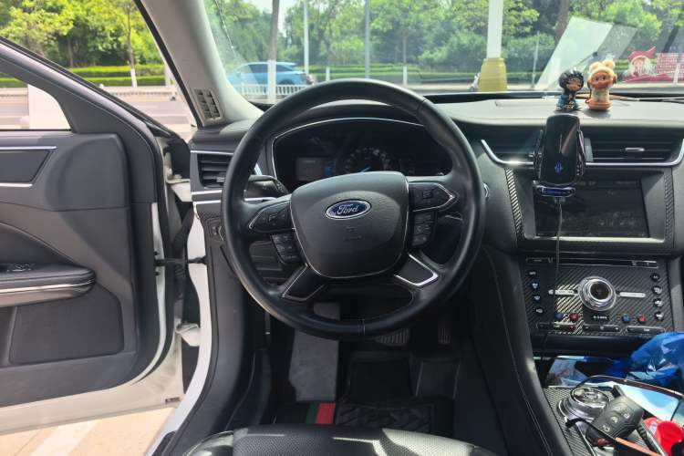 Used Ford Taurus 2015 EcoBoost 245 Luxury Model Steering Wheel