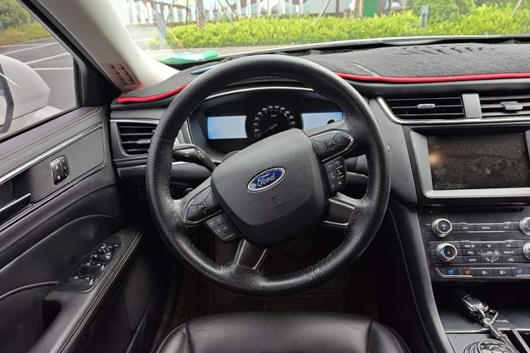 Used Ford Taurus 2015 EcoBoost 245 Fashion Edition Steering Wheel