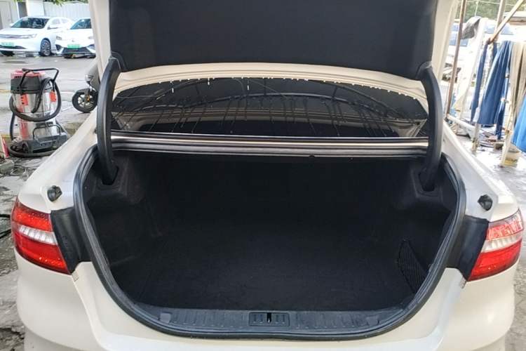 Used Ford Taurus 2015 EcoBoost 325 V6 Flagship Model Trunk