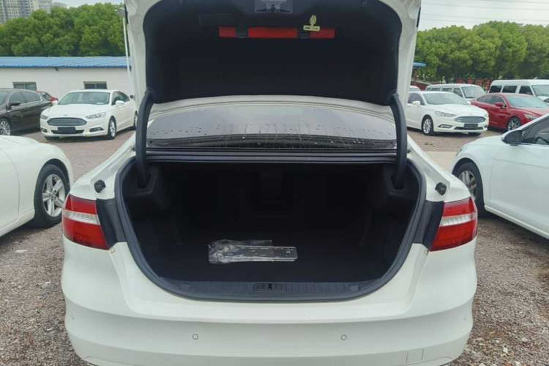 Used Ford Taurus 2015 EcoBoost 245 Luxury Model Trunk