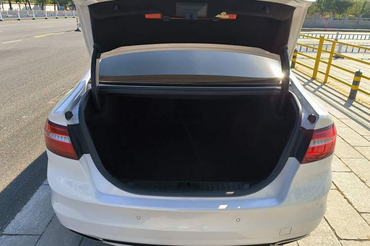 Used Ford Taurus 2015 EcoBoost 245 Luxury Model Trunk