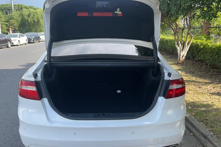 Used Ford Taurus 2015 EcoBoost 245 Fashion Edition Trunk