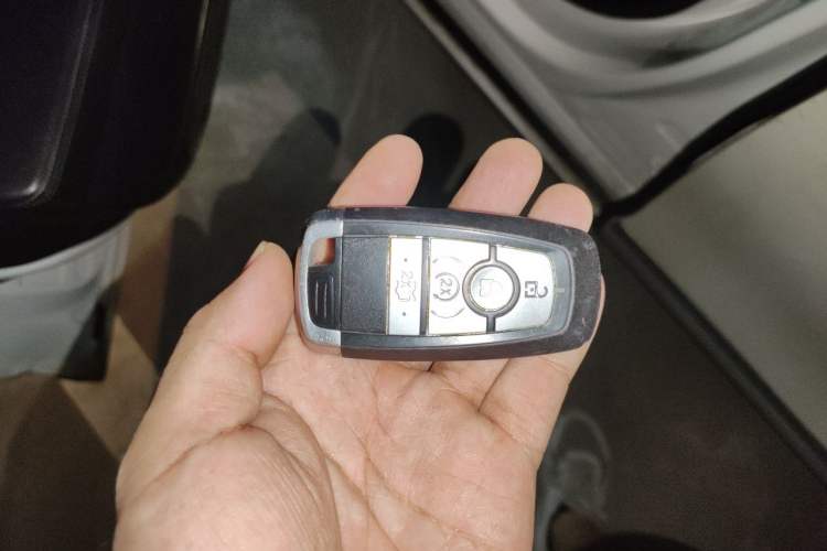 Used Ford Taurus 2015 EcoBoost 245 Fashion Edition Vehicle Key