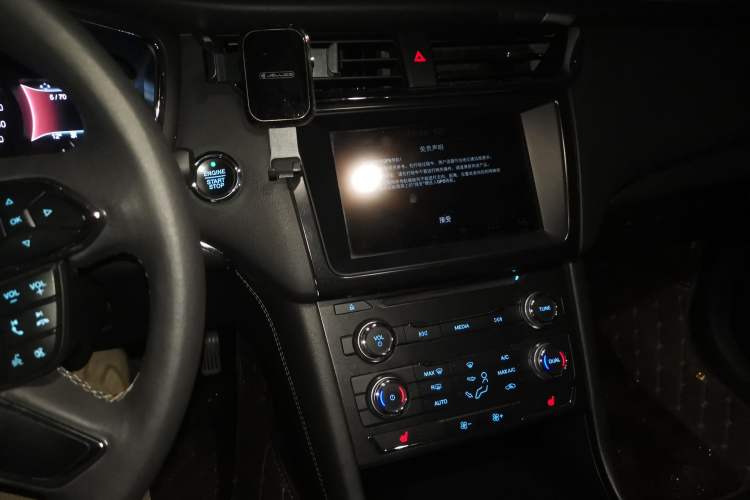 Used Ford Taurus 2016 EcoBoost 180 Luxury Model Audio And AC Panel