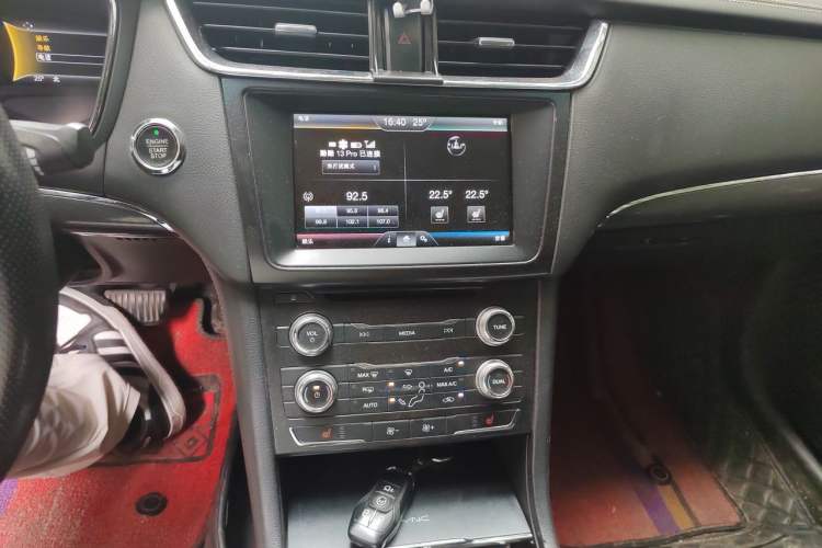 Used Ford Taurus 2016 EcoBoost 180 Luxury Model Audio And AC Panel