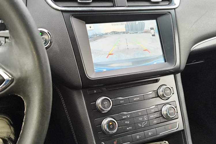 Used Ford Taurus 2016 EcoBoost 180 Luxury Model Audio And AC Panel